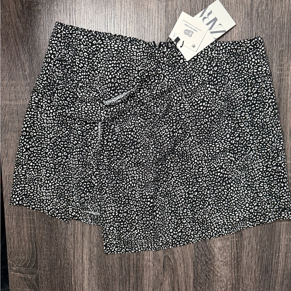 Black and White Leopard Patterned Skirt